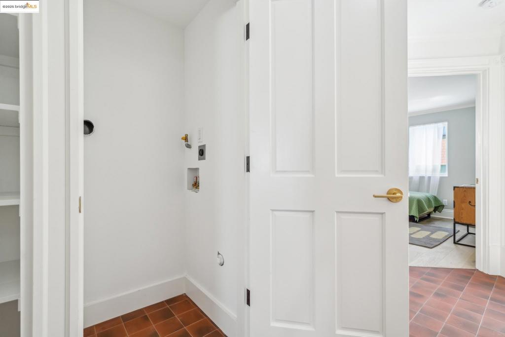 PIEDMONT AVENUE - Residential