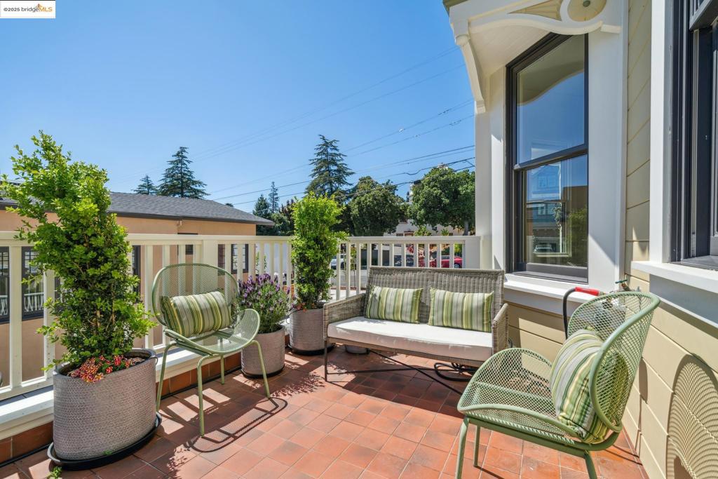 PIEDMONT AVENUE - Residential