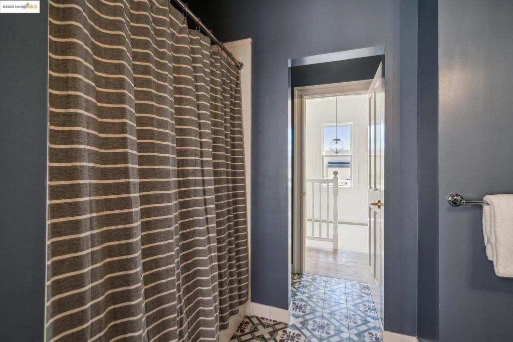 PIEDMONT AVENUE - Residential