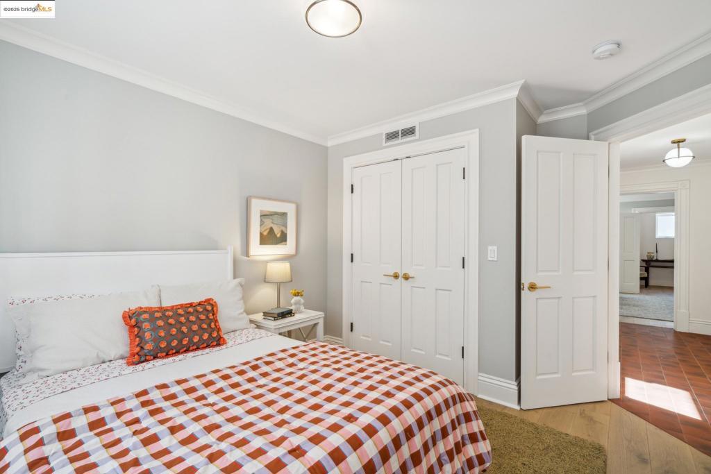 PIEDMONT AVENUE - Residential