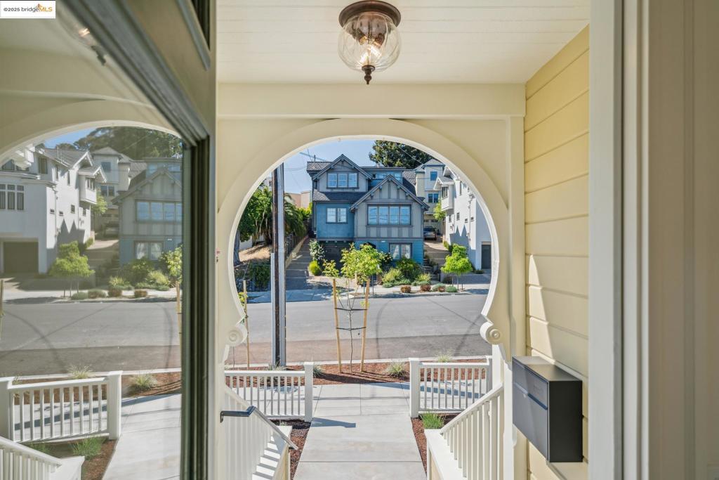 PIEDMONT AVENUE - Residential