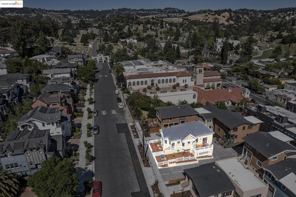 PIEDMONT AVENUE - Residential