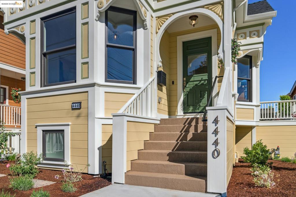 PIEDMONT AVENUE - Residential