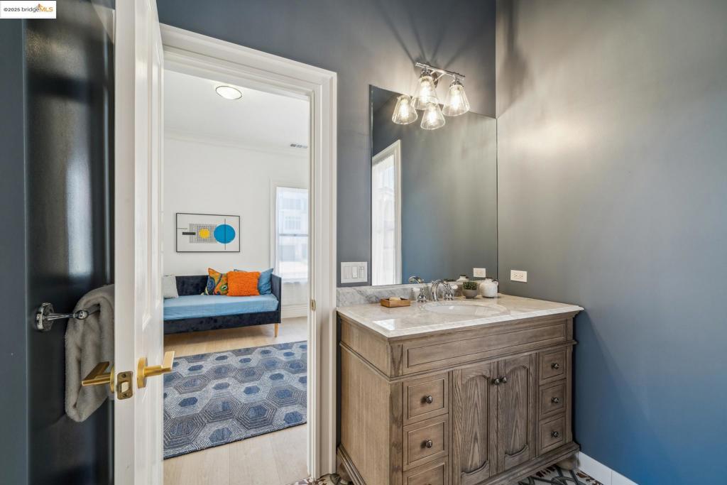 PIEDMONT AVENUE - Residential