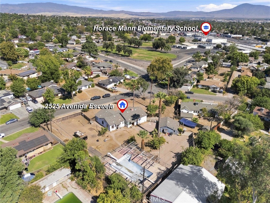 2525 Avenida Escuela