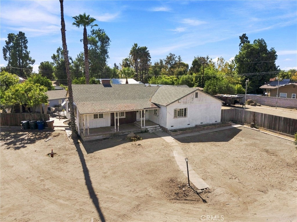 2525 Avenida Escuela
