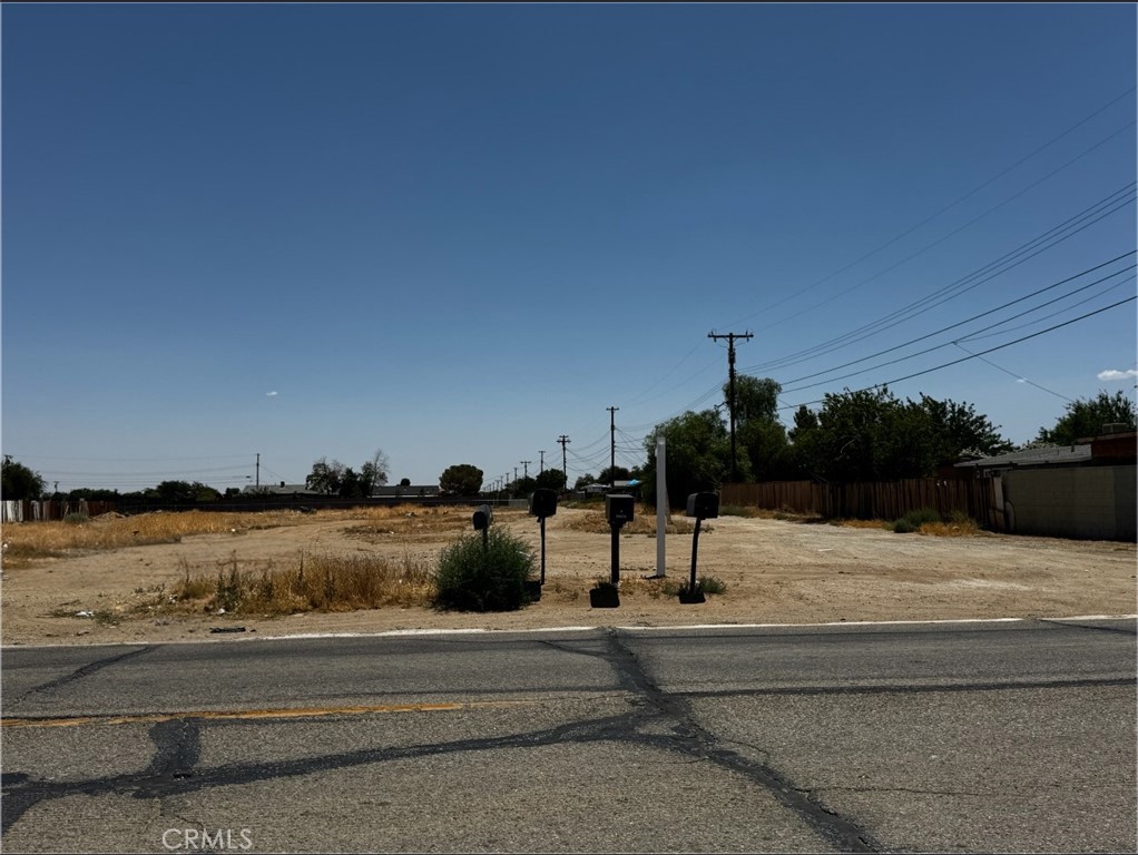 Prime Corner Lot – Endless Potential!
Don’t miss this incredible opportunity to own a spacious 18,448 square foot corner lot near utilities in Palmdale ! Situated just minutes from major freeways, shopping centers, and schools, this lot offers convenience and accessibility. Whether you're looking to build or invest for the future, this property provides endless possibilities. Drive by today !