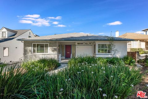 Photo of 1617 Reeves Street, Los Angeles, CA 90035 (MLS # 26673827)