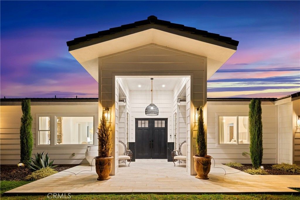 Photo of 40756 Los Ranchos Circle, Temecula, CA 92592 (MLS # OC25225035)