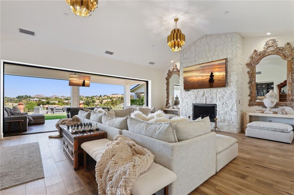 Photo of 40756 Los Ranchos Circle, Temecula, CA 92592 (MLS # OC25225035)