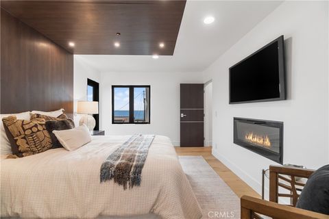 Tiny photo for 214 El Porto Street, Manhattan Beach, CA 90266 (MLS # SB25146217)