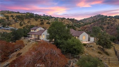 Photo of 30721 Condor Place, Tehachapi, CA 93561 (MLS # TR26044312)