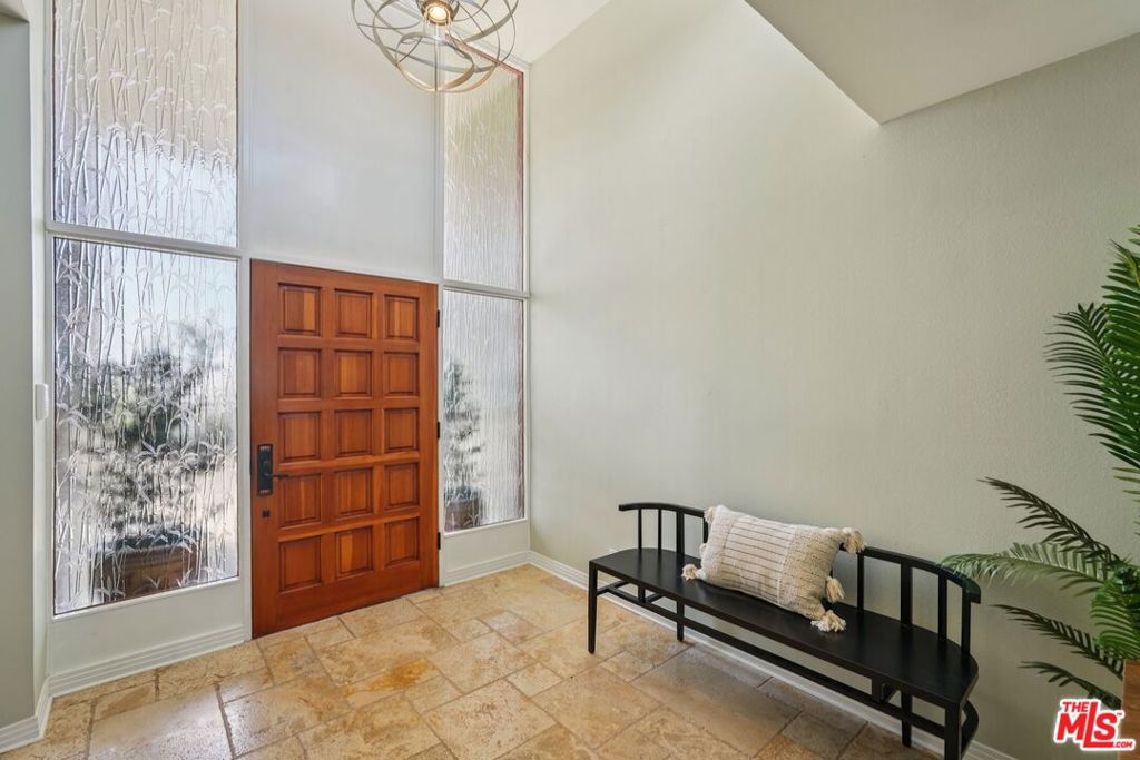 3543 shoreheights drive