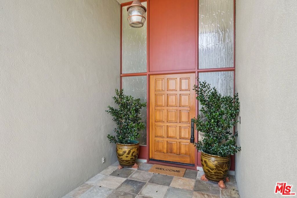 3543 shoreheights drive