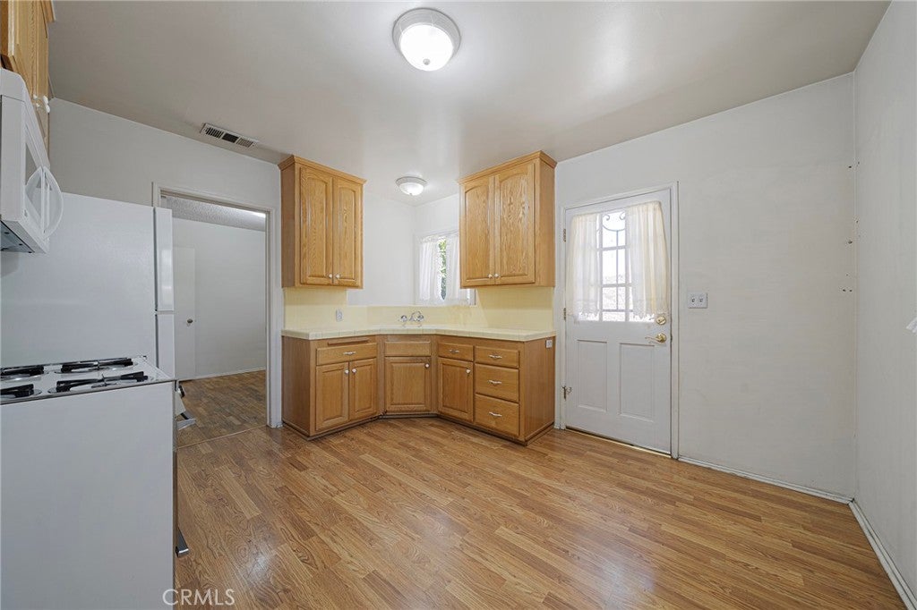 1118 E Deodar