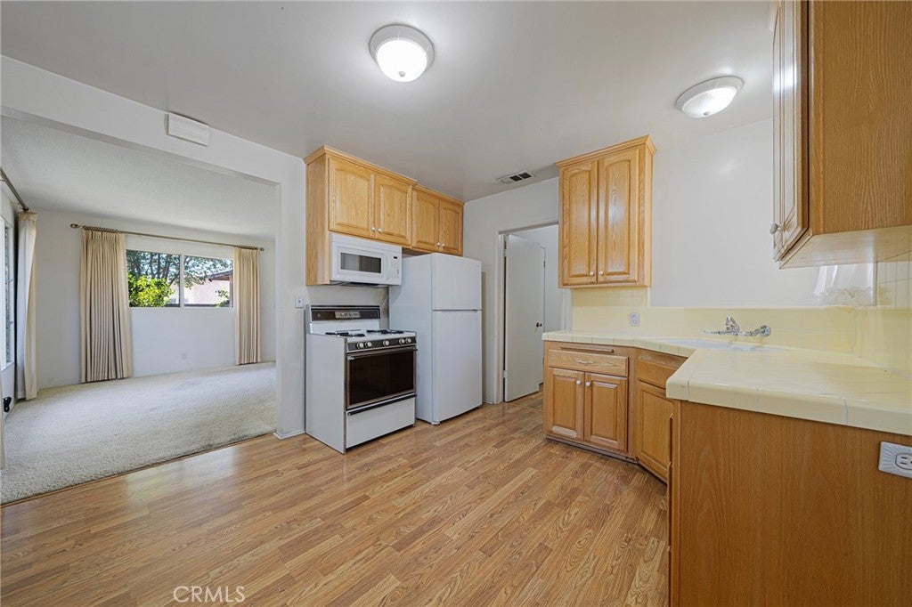 1118 E Deodar