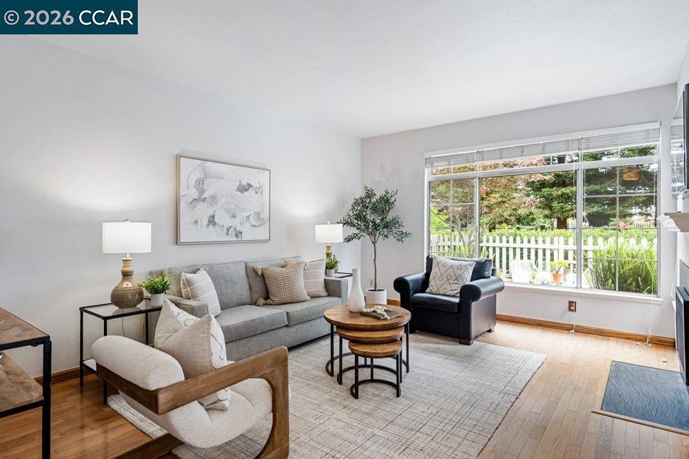 208 Commodore Dr