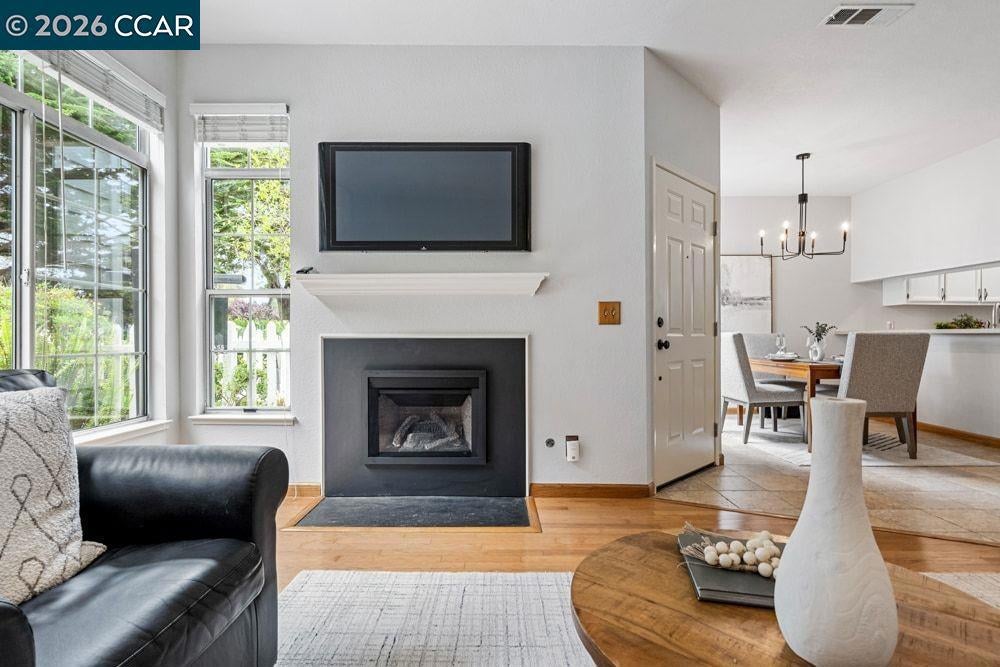 208 Commodore Dr