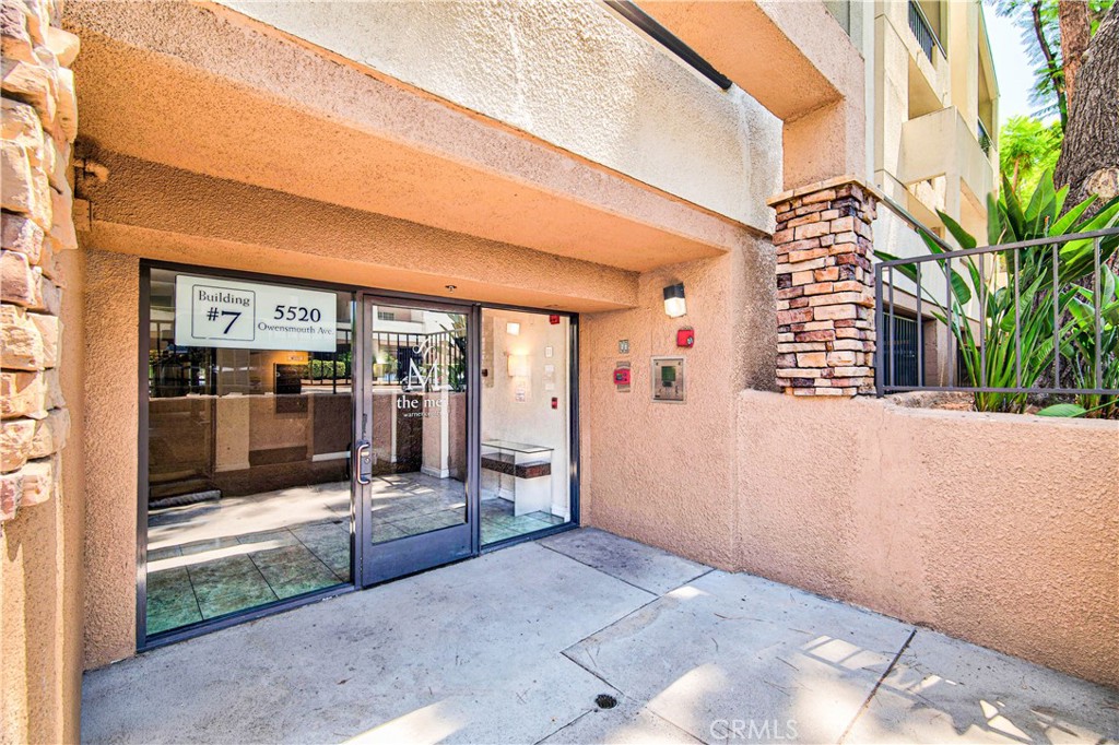 5520 Owensmouth Avenue 117