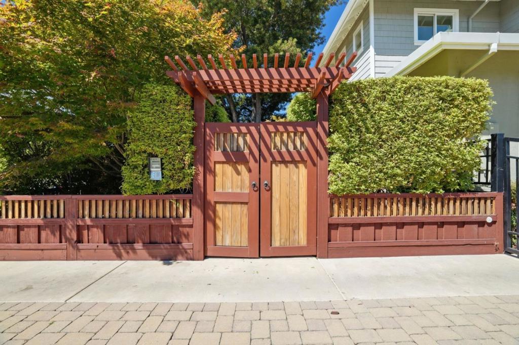 1113 Lincoln Court