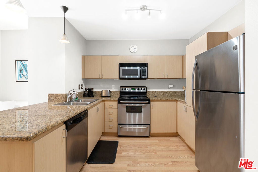 630 W 6th Street 613