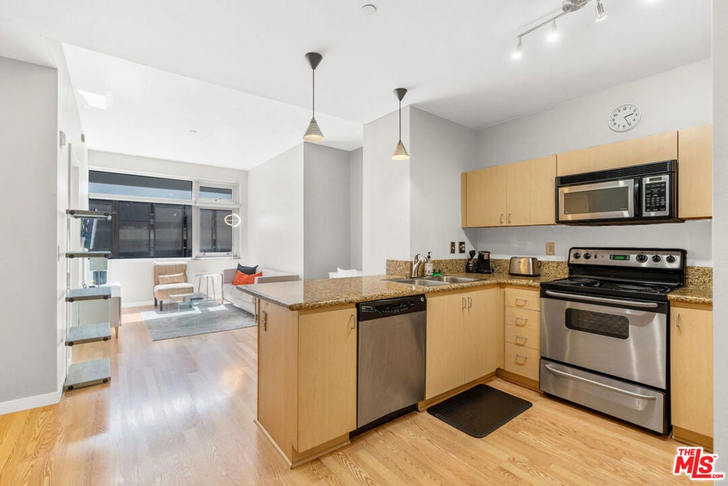 630 W 6th Street