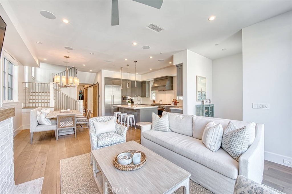 Corona del Mar North of PCH (CNHW) - Residential