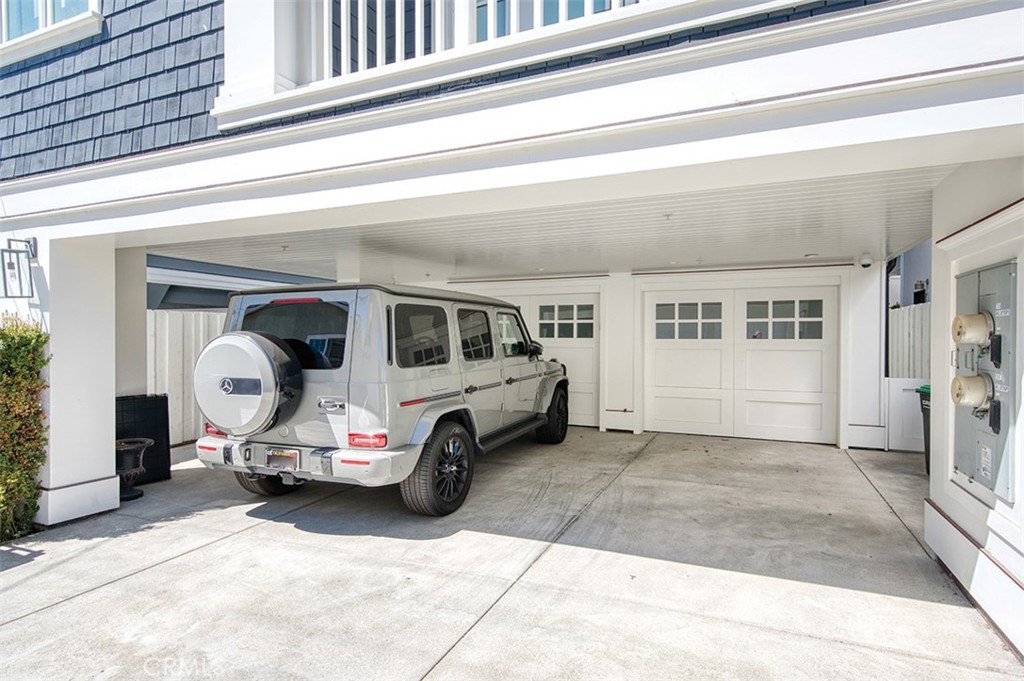 Corona del Mar North of PCH (CNHW) - Residential