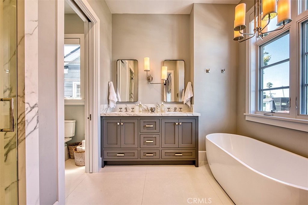 Corona del Mar North of PCH (CNHW) - Residential