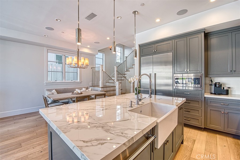 Corona del Mar North of PCH (CNHW) - Residential
