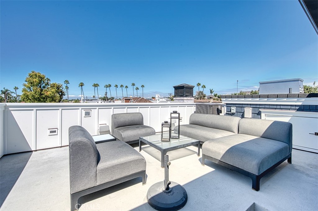 Corona del Mar North of PCH (CNHW) - Residential
