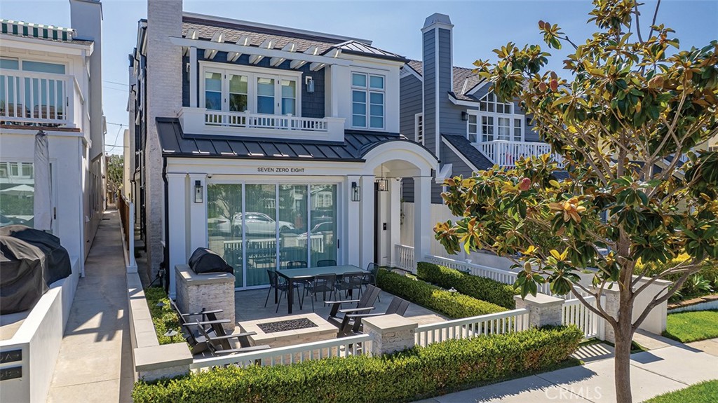 Corona del Mar North of PCH (CNHW) - Residential