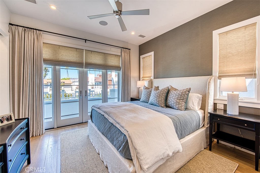 Corona del Mar North of PCH (CNHW) - Residential