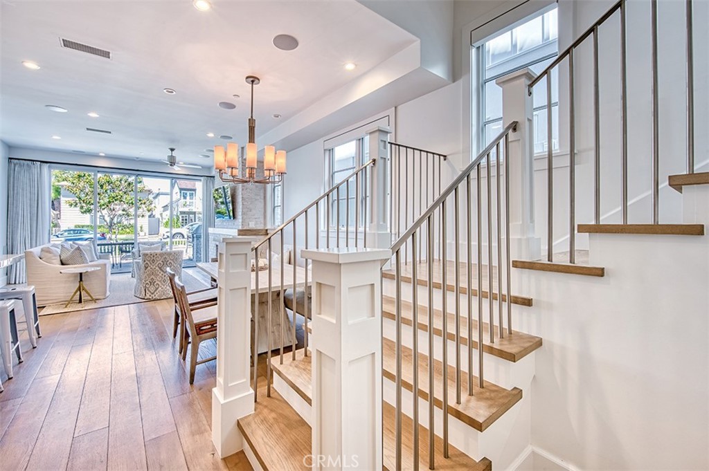Corona del Mar North of PCH (CNHW) - Residential