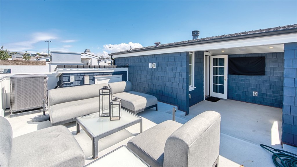 Corona del Mar North of PCH (CNHW) - Residential