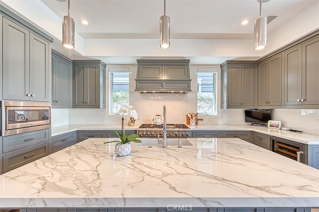 Corona del Mar North of PCH (CNHW) - Residential