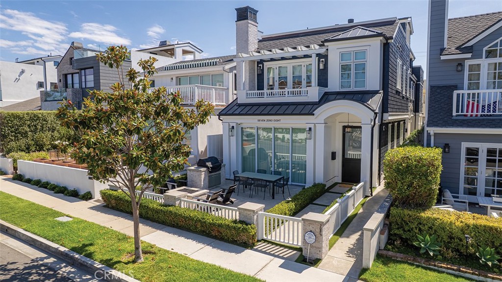 Corona del Mar North of PCH (CNHW) - Residential