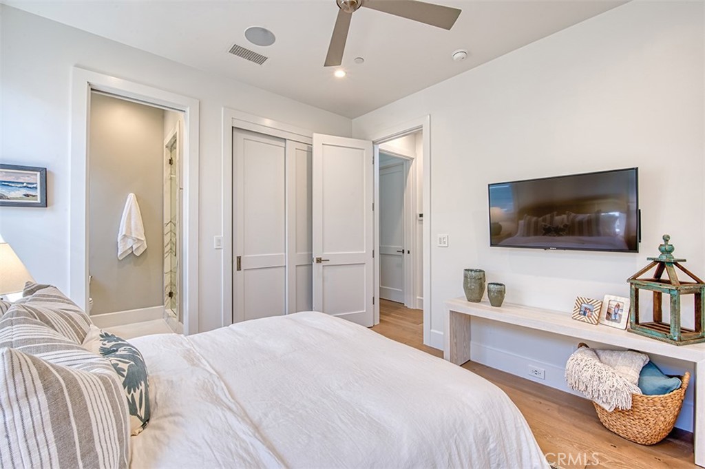 Corona del Mar North of PCH (CNHW) - Residential
