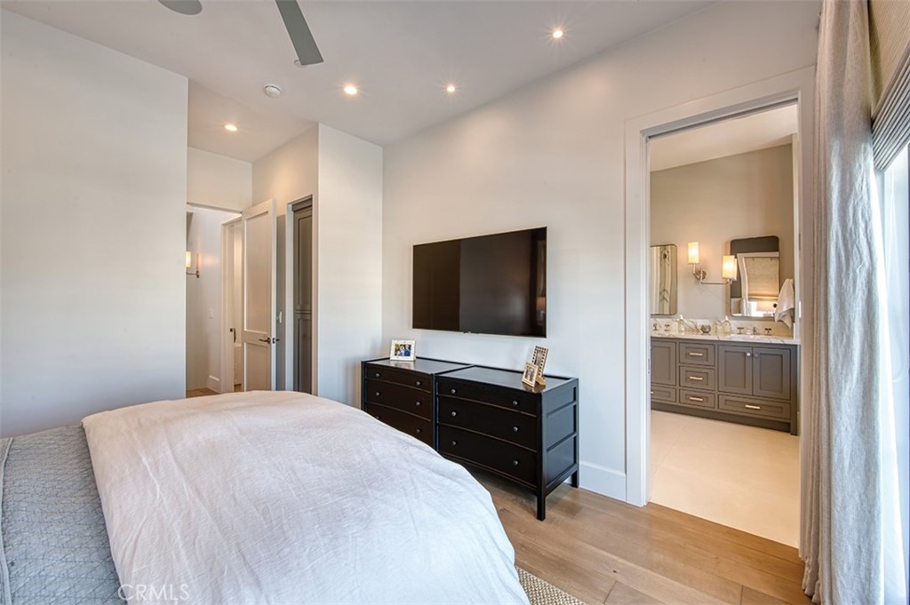 Corona del Mar North of PCH (CNHW) - Residential