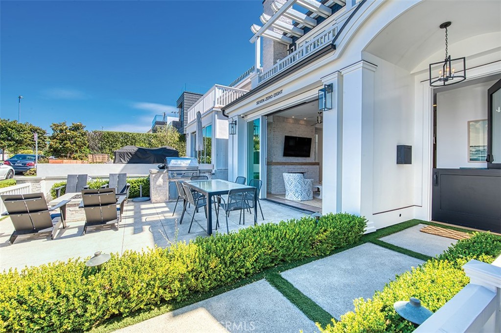 Corona del Mar North of PCH (CNHW) - Residential