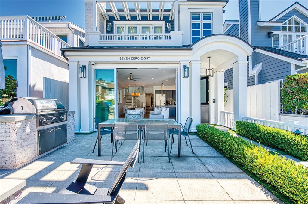 Corona del Mar North of PCH (CNHW) - Residential