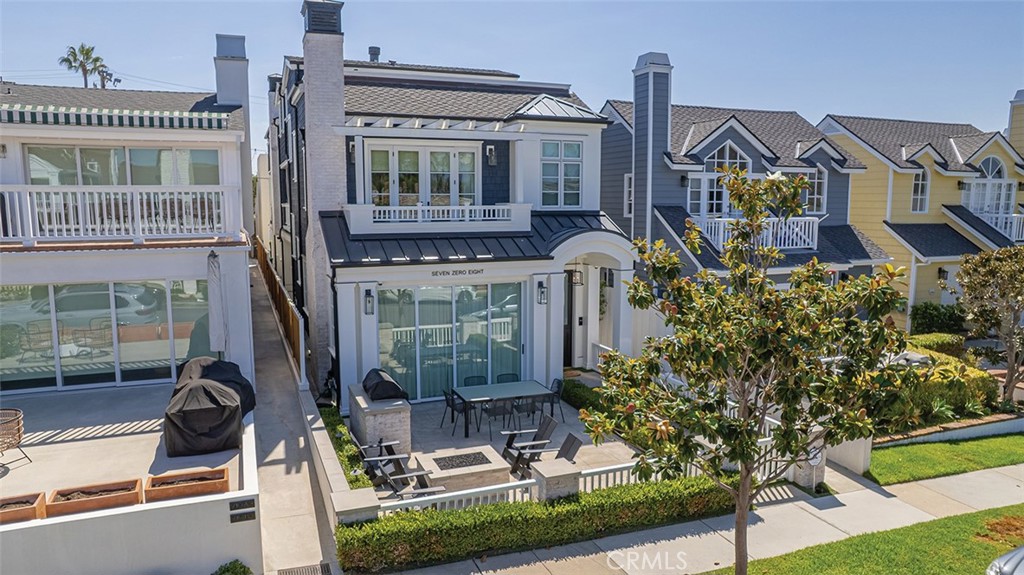 Corona del Mar North of PCH (CNHW) - Residential