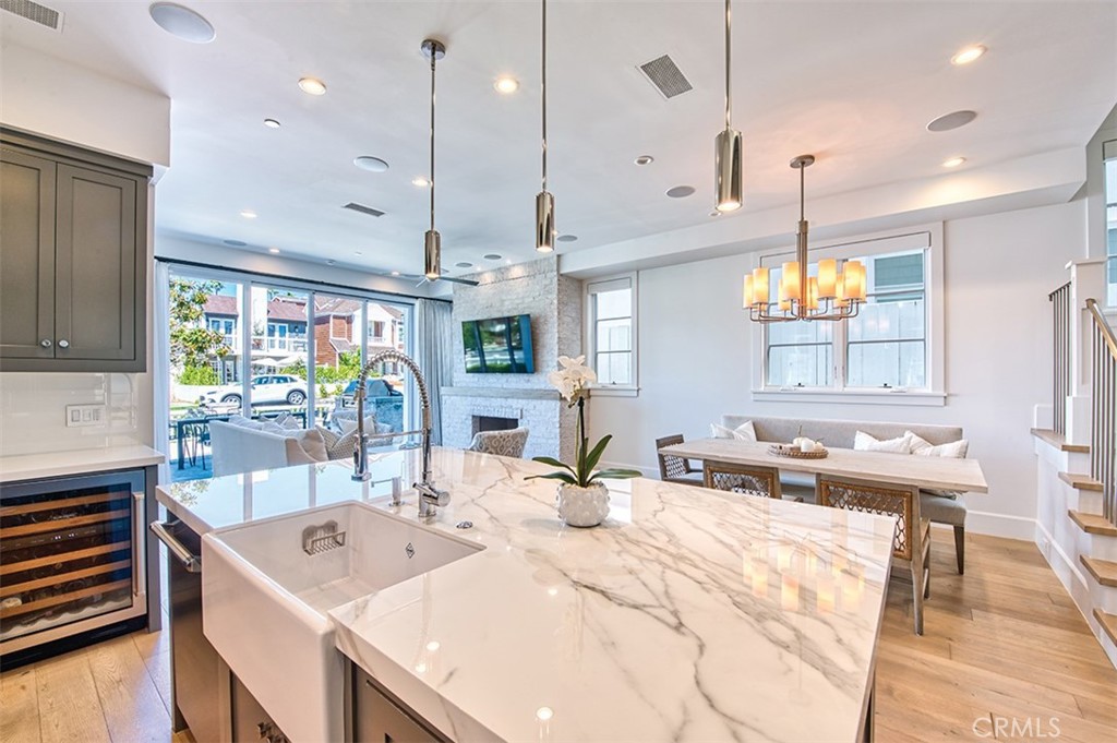 Corona del Mar North of PCH (CNHW) - Residential