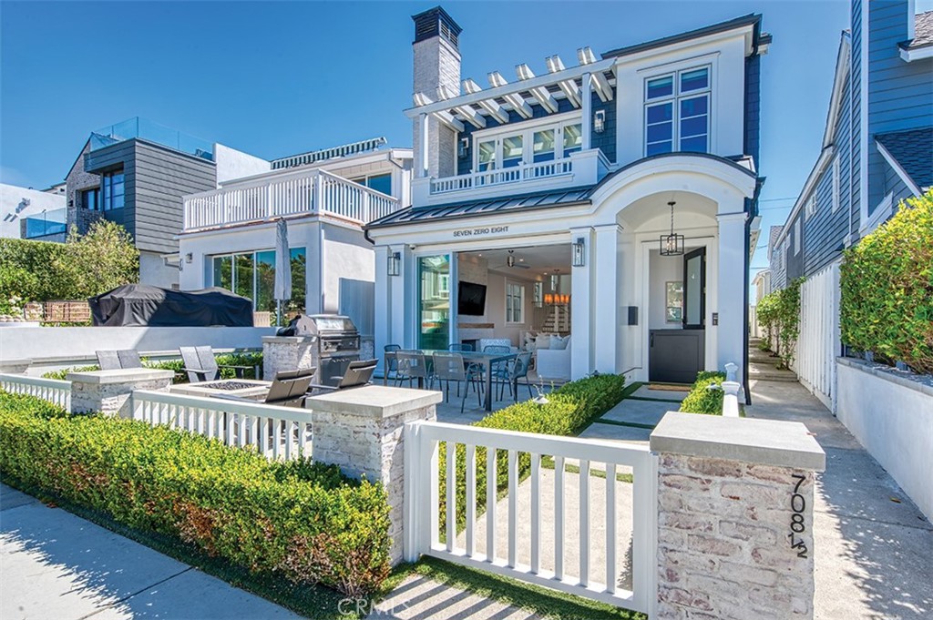 Corona del Mar North of PCH (CNHW) - Residential