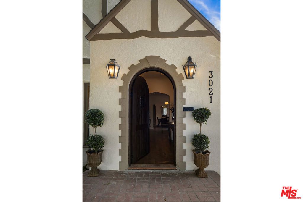 Photo of 3021 Glenhurst Avenue, Los Angeles, CA 90039 (MLS # 26664979)