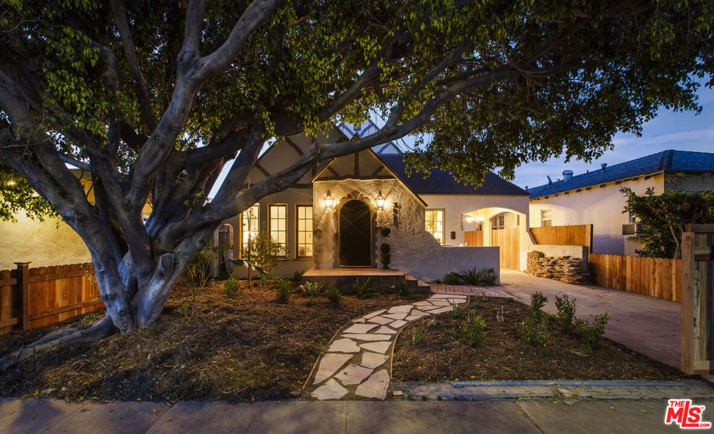 3021 Glenhurst Avenue