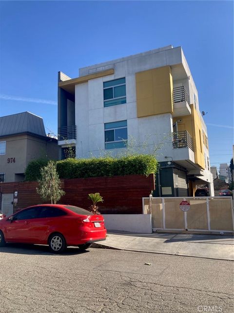 Photo of 978 S Mariposa Ave, Los Angeles, CA 90006 (MLS # WS26023380)