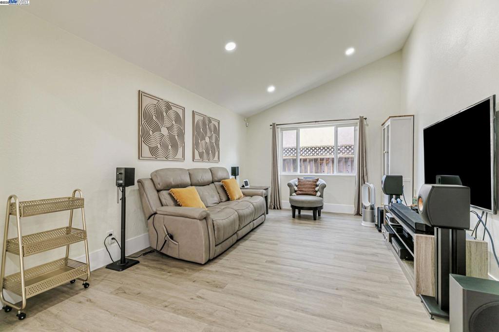 SUNDALE - Residential