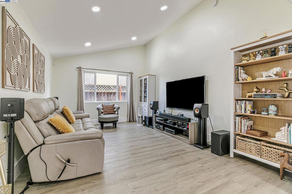 SUNDALE - Residential
