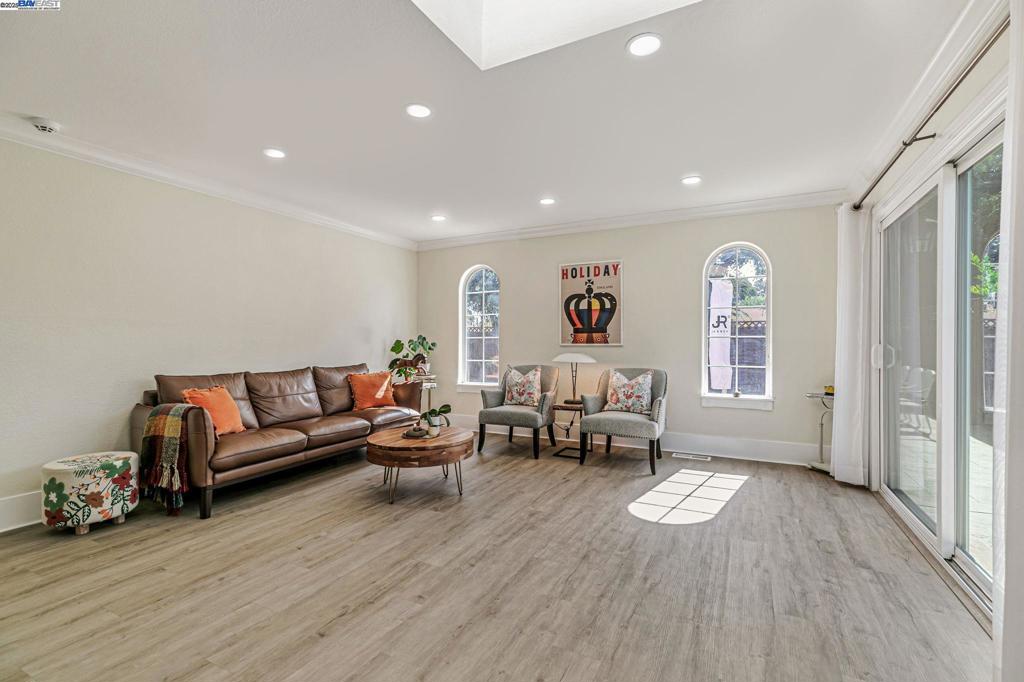SUNDALE - Residential